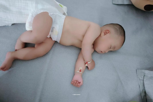 肇庆三个月宝宝抬头不稳